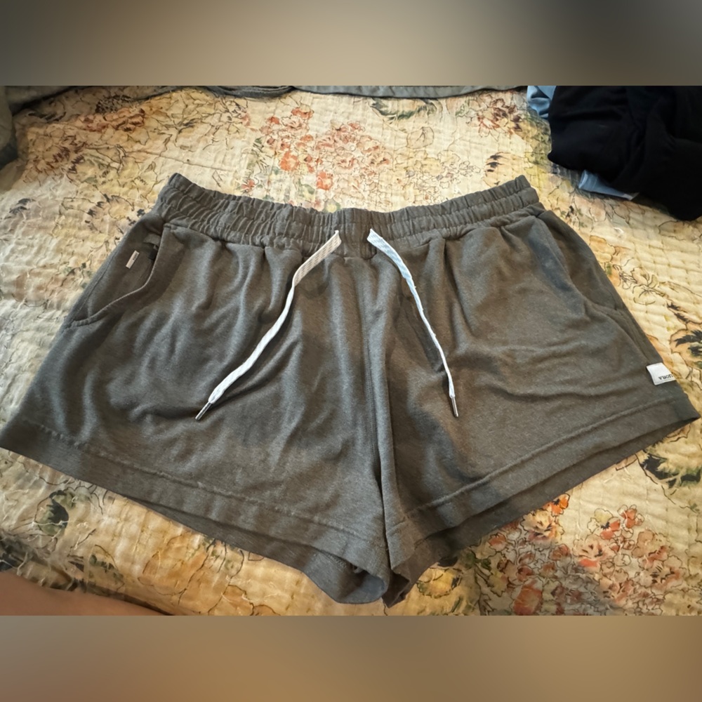 Vuori Dreamknit shorts Large